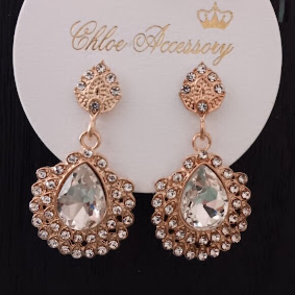 CHLOE ACCESSORY Glamorous Gold Clear Crystal Pear Shaped Drop Earrings**NEW! - Picture 1 of 4